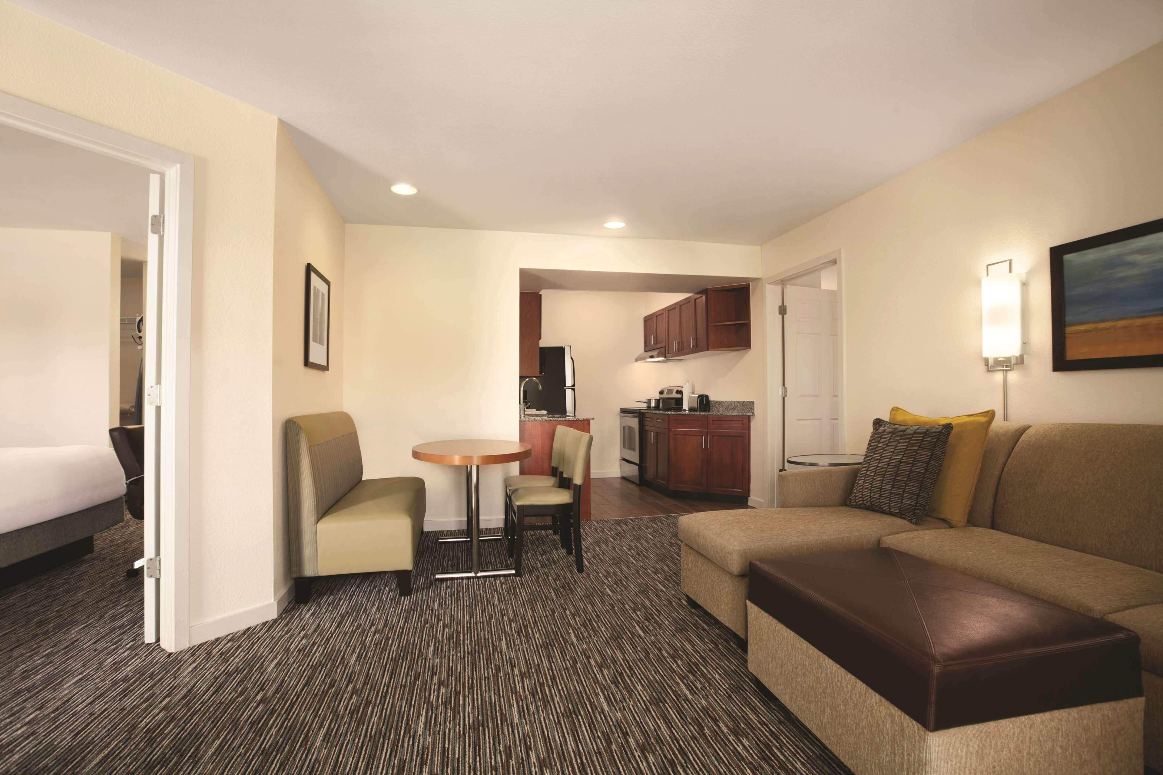 Hyatt House Pleasanton Hotel Exterior photo